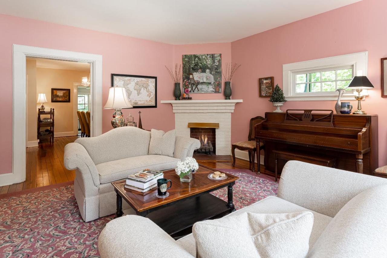 | Pinecrest Bed & Breakfast