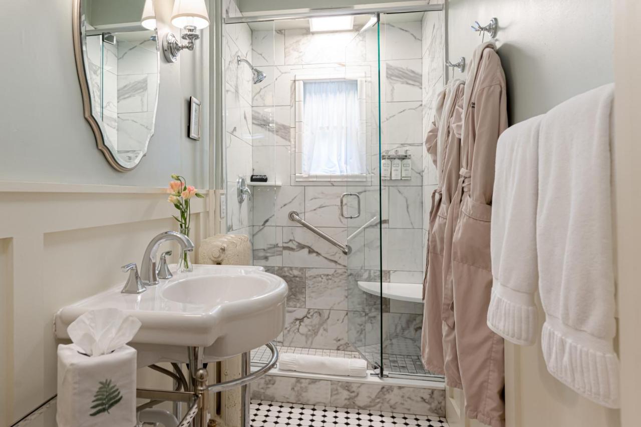 | Pinecrest Bed & Breakfast