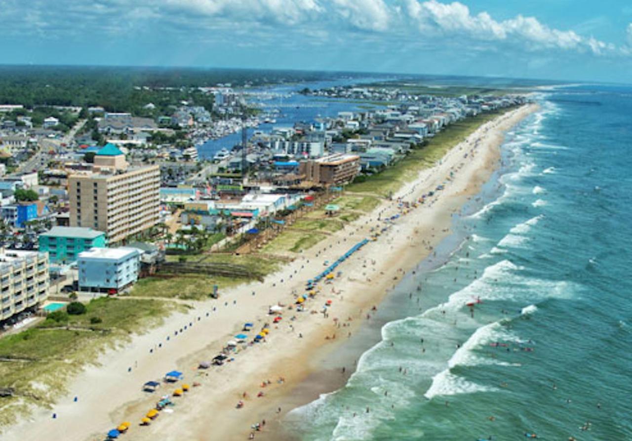  | Drinks on deck, 5 minute walk to the beach, Pets Welcome! Sleeps 6