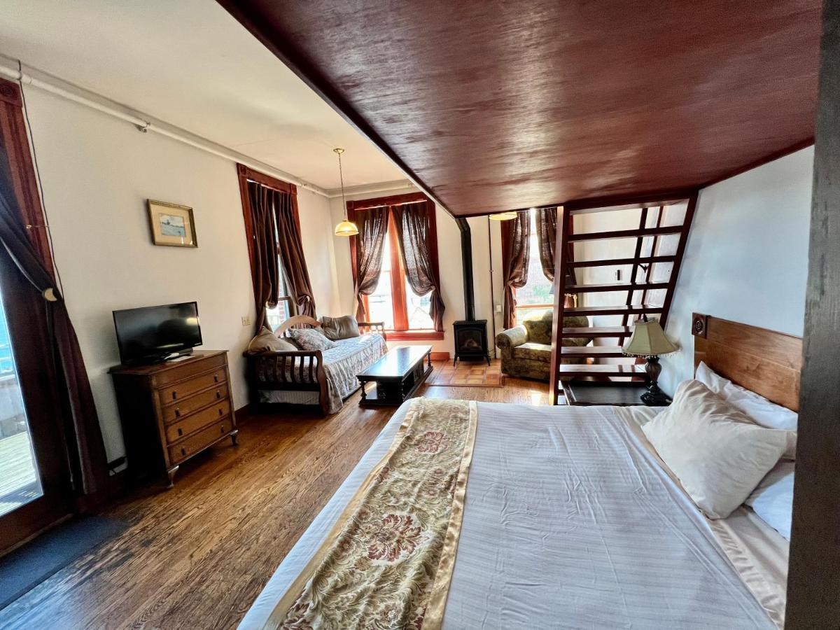 | The Monarch Hotel