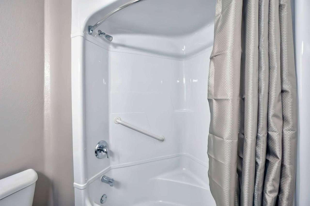 | Motel 6-Benbrook, TX - Fort Worth