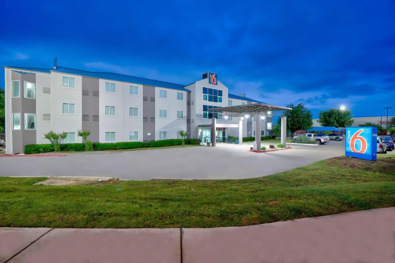 | Motel 6-Benbrook, TX - Fort Worth
