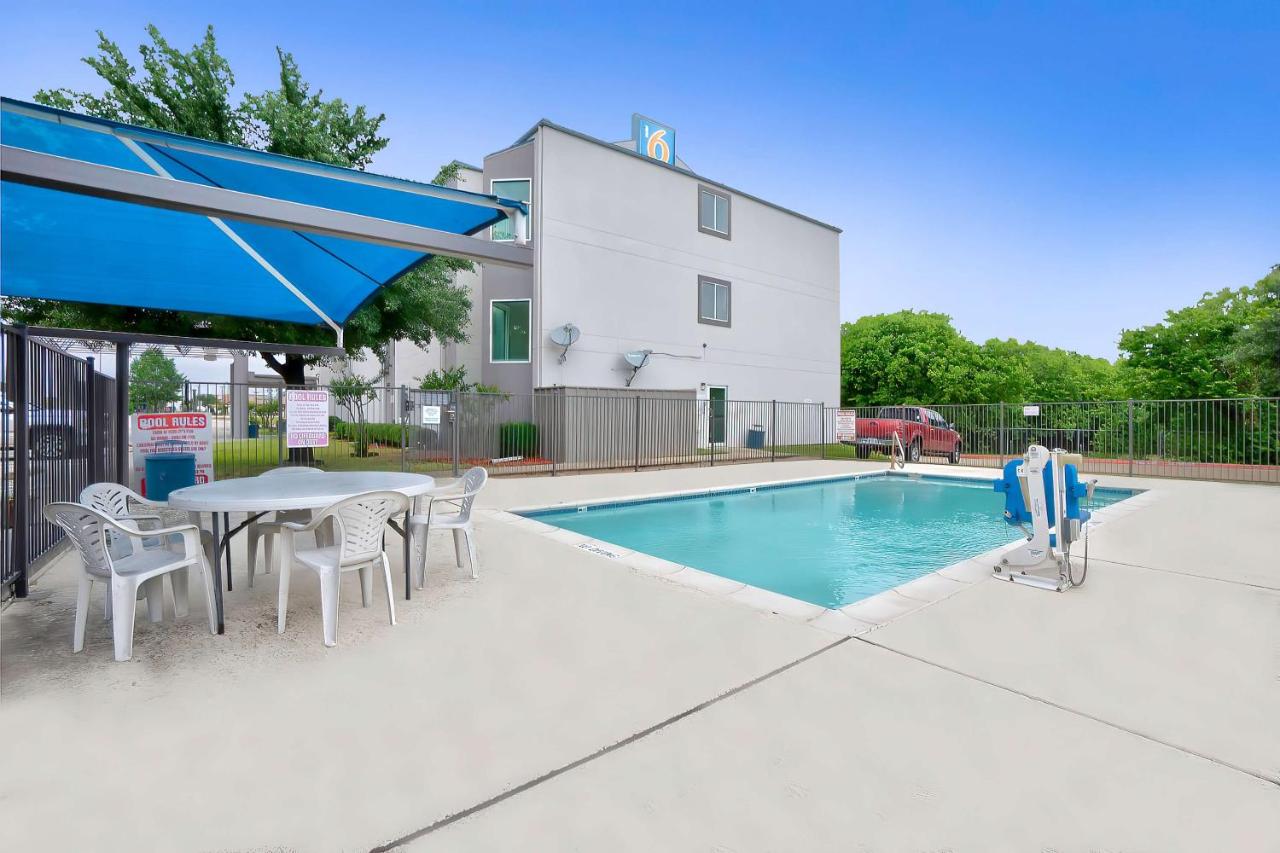 | Motel 6-Benbrook, TX - Fort Worth