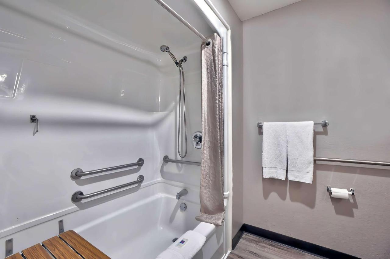 | Motel 6-Benbrook, TX - Fort Worth