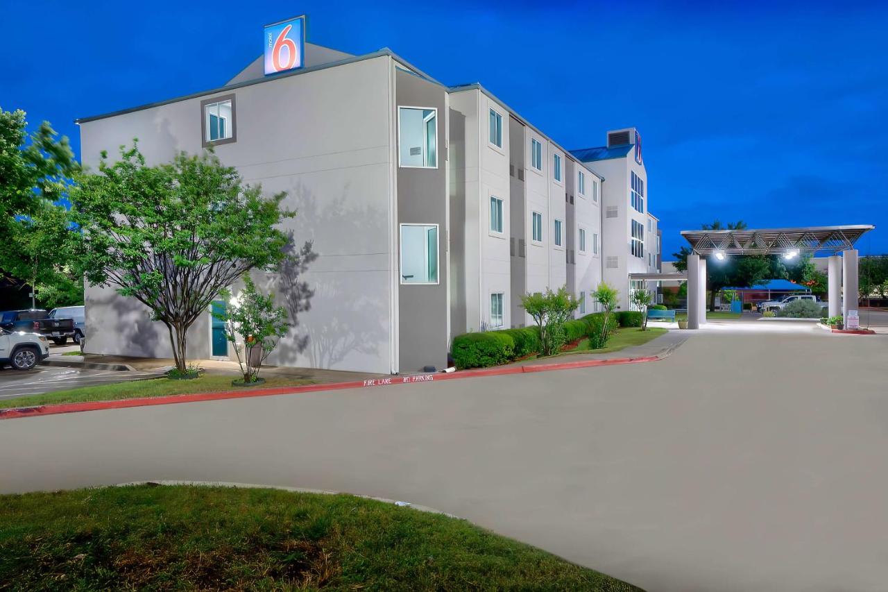 | Motel 6-Benbrook, TX - Fort Worth