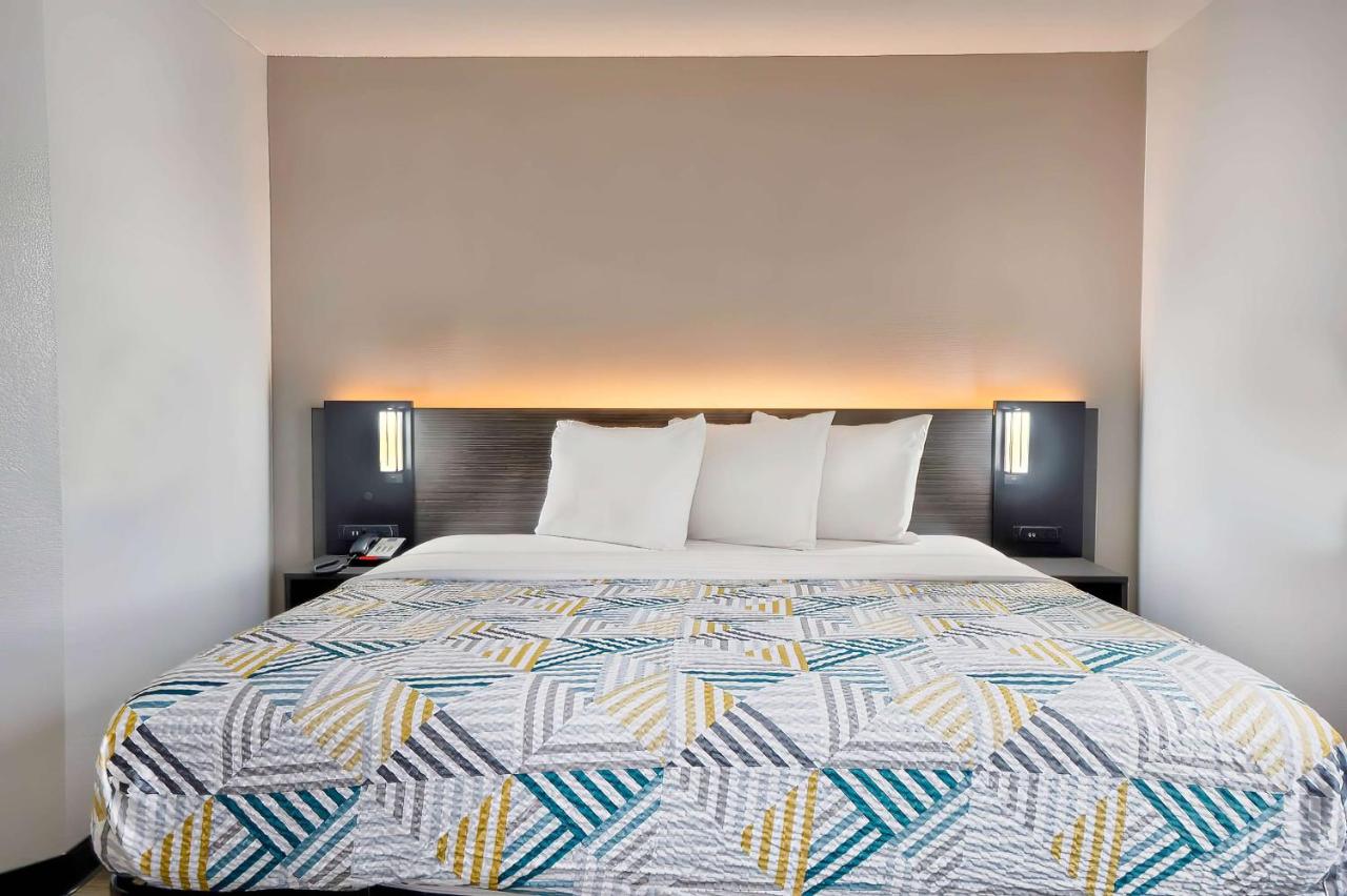 | Motel 6-Benbrook, TX - Fort Worth