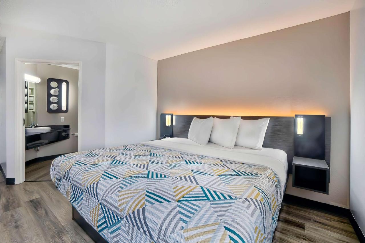 | Motel 6-Benbrook, TX - Fort Worth