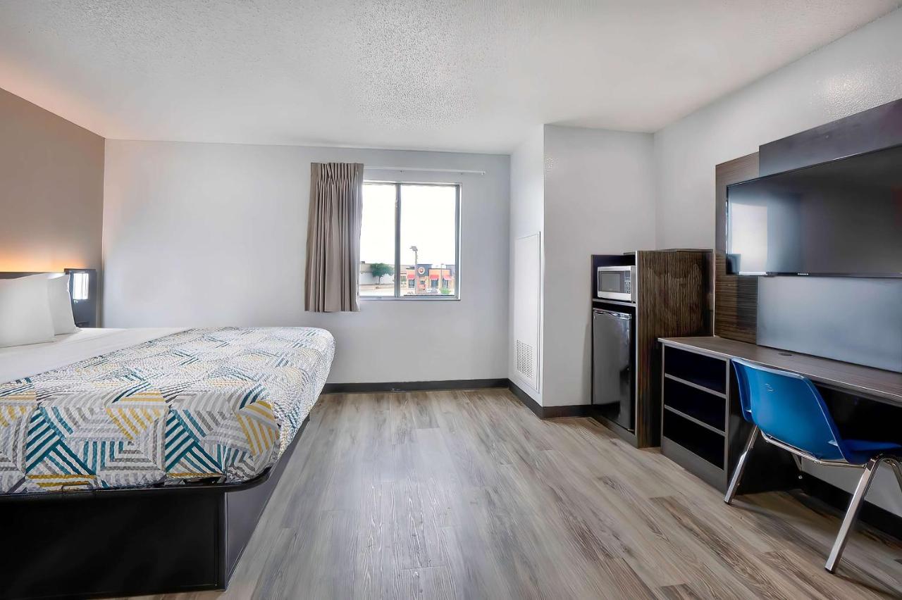 | Motel 6-Benbrook, TX - Fort Worth
