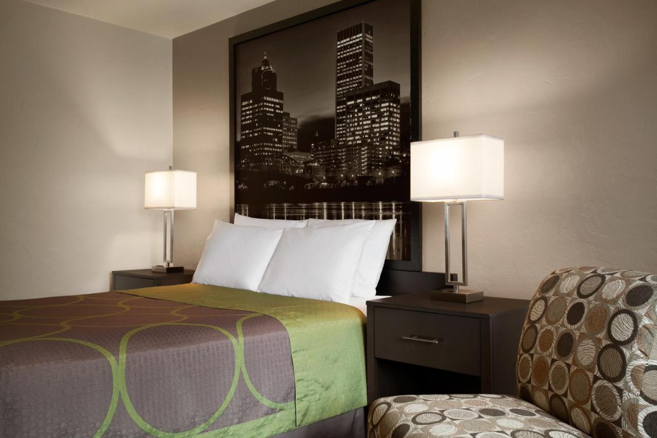 King Room- Non-Smoking at Super 8 by Wyndham Portland Airport