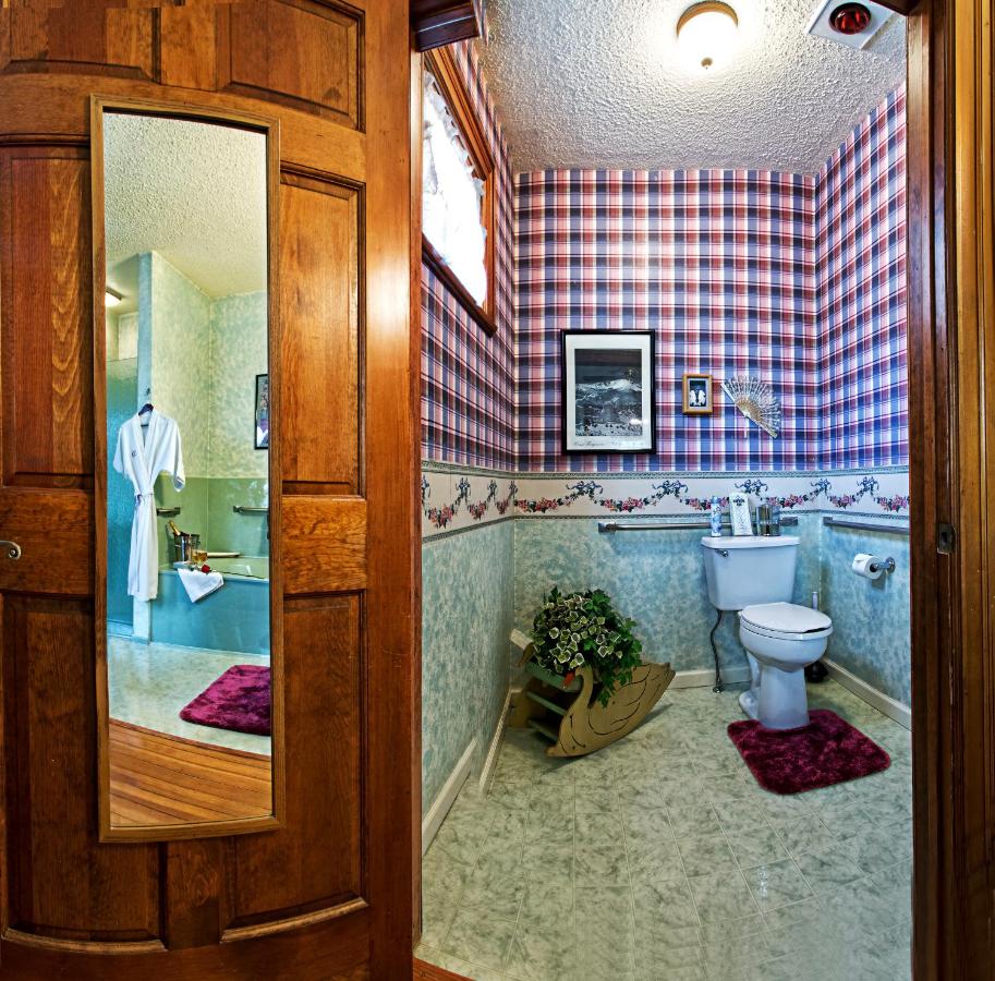 | Holden House 1902 Bed & Breakfast Inn