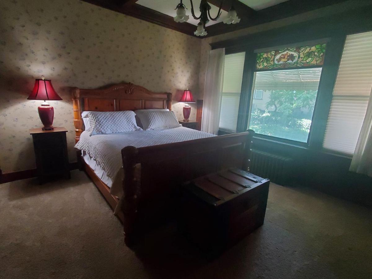  | The Weis Mansion Bed and Breakfast