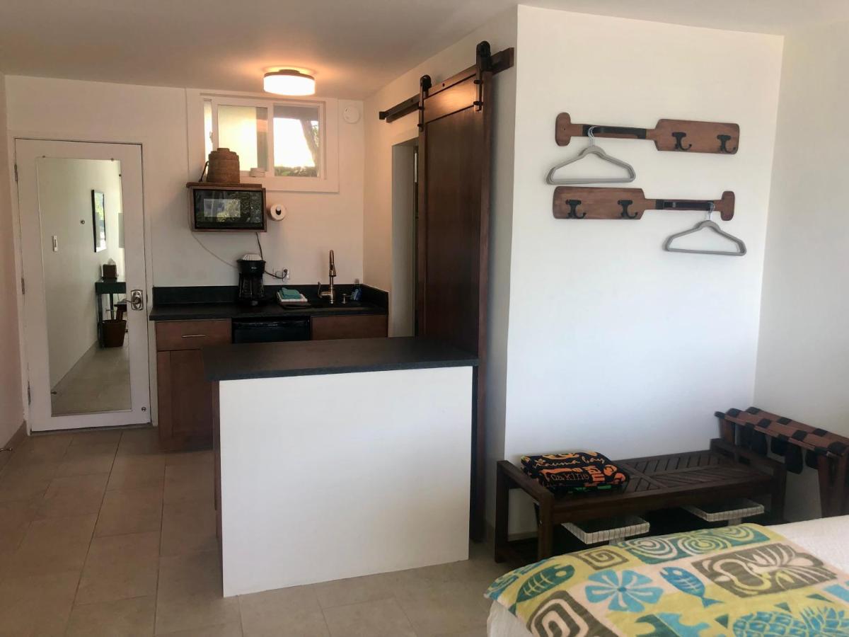 | Kona Tiki Hotel