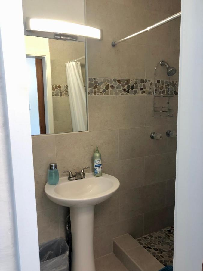 | Kona Tiki Hotel