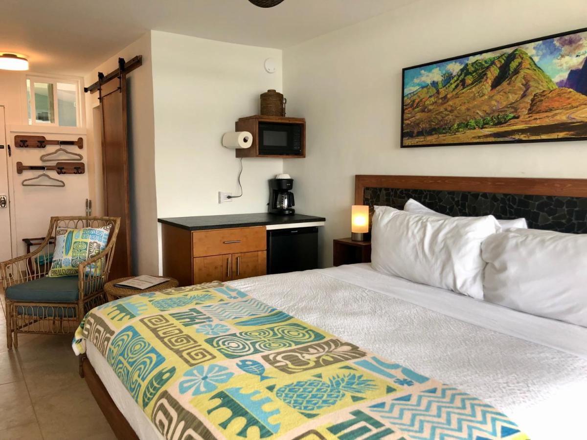 | Kona Tiki Hotel