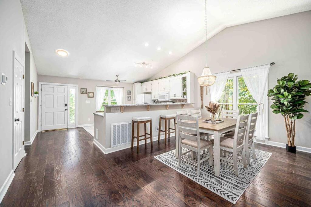 | Cozy Boho Kildaire Farms Home- near Downtown