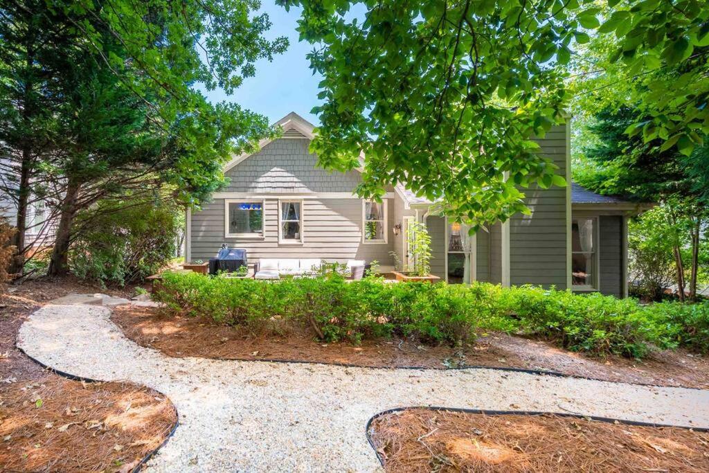 | Cozy Boho Kildaire Farms Home- near Downtown