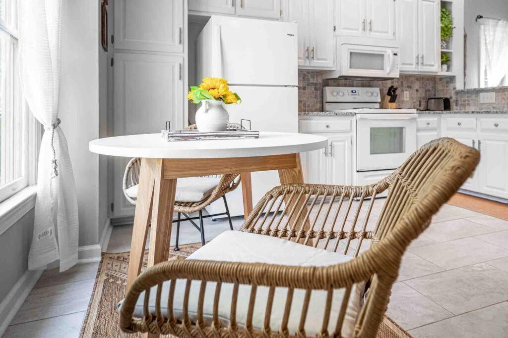 | Cozy Boho Kildaire Farms Home- near Downtown