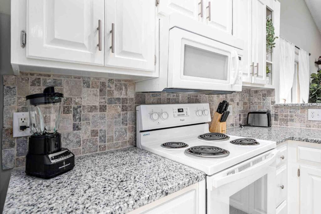 | Cozy Boho Kildaire Farms Home- near Downtown
