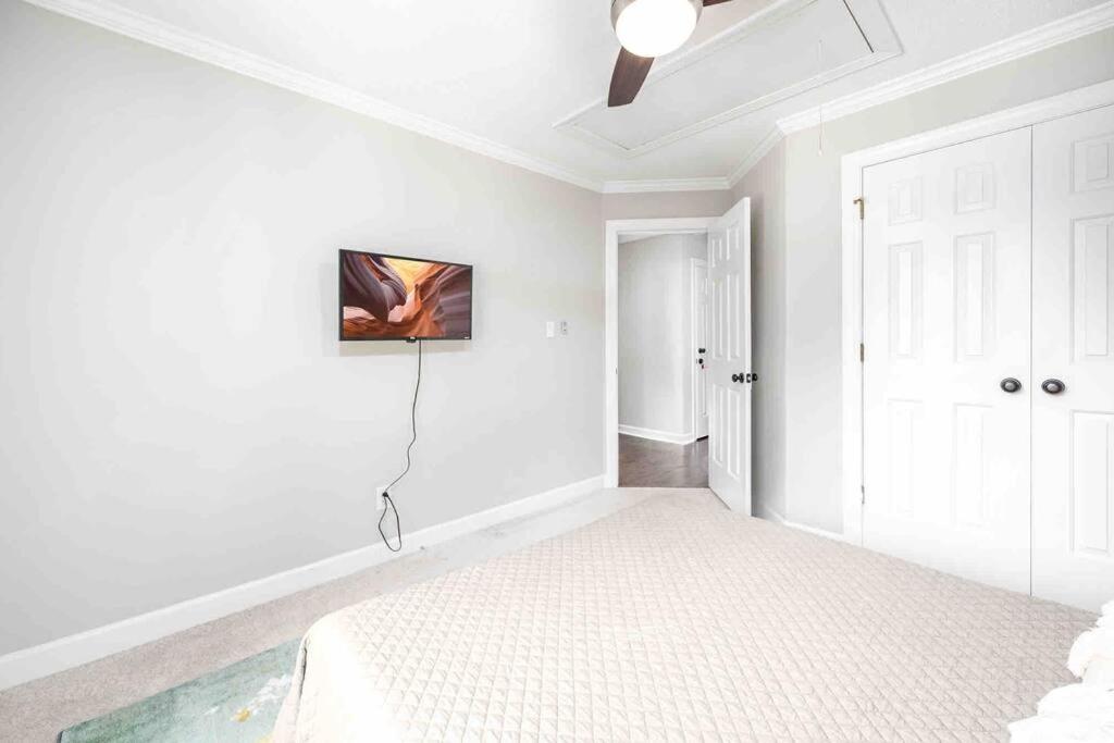 | Cozy Boho Kildaire Farms Home- near Downtown