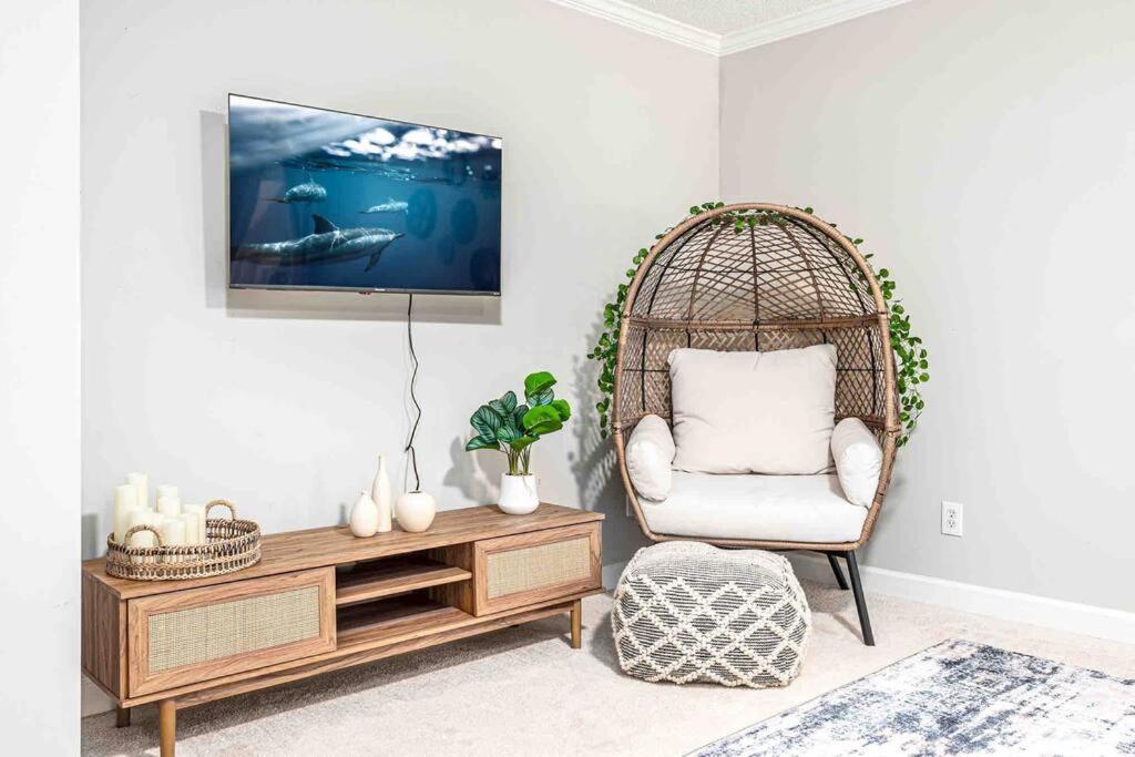 | Cozy Boho Kildaire Farms Home- near Downtown