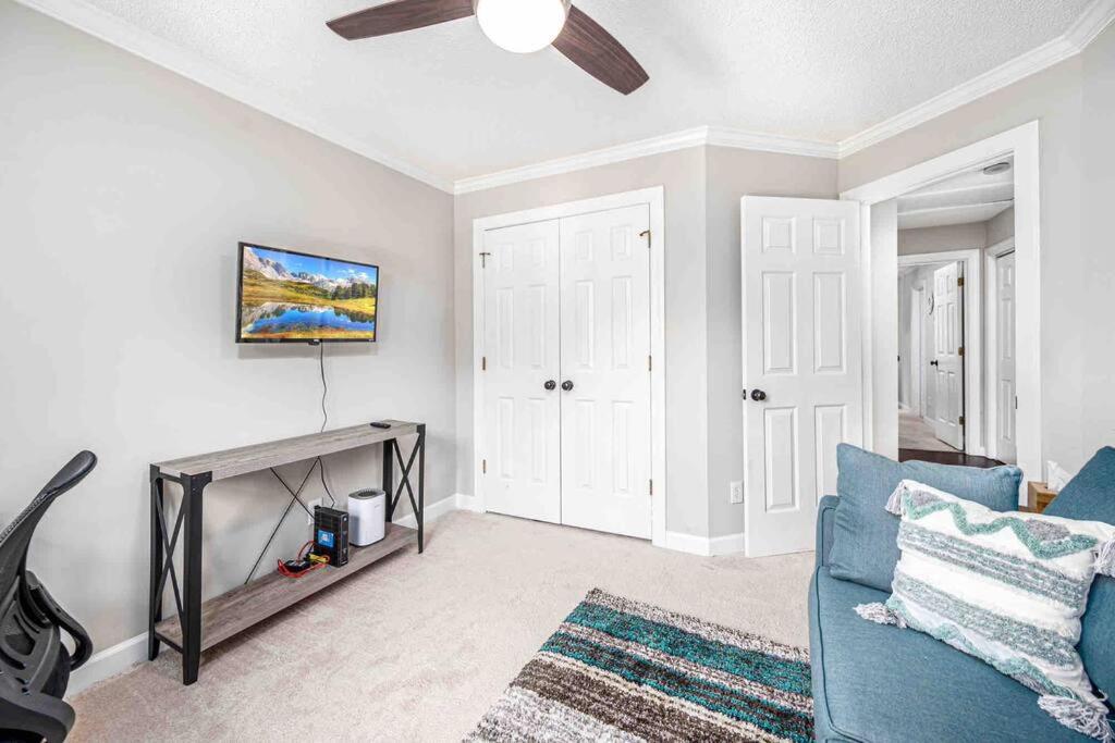 | Cozy Boho Kildaire Farms Home- near Downtown