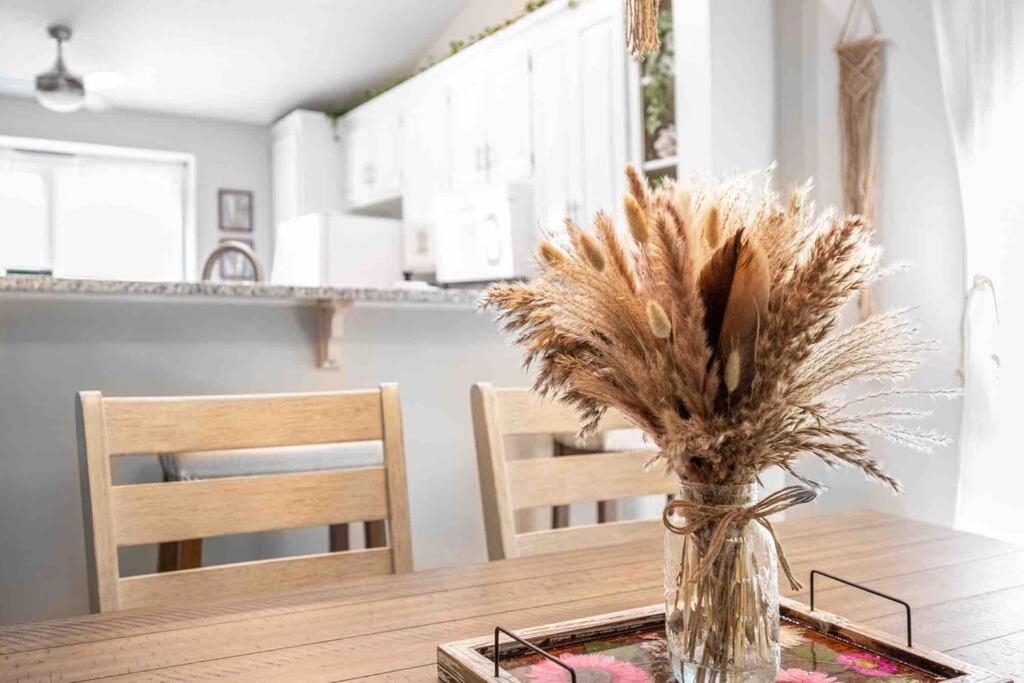 | Cozy Boho Kildaire Farms Home- near Downtown