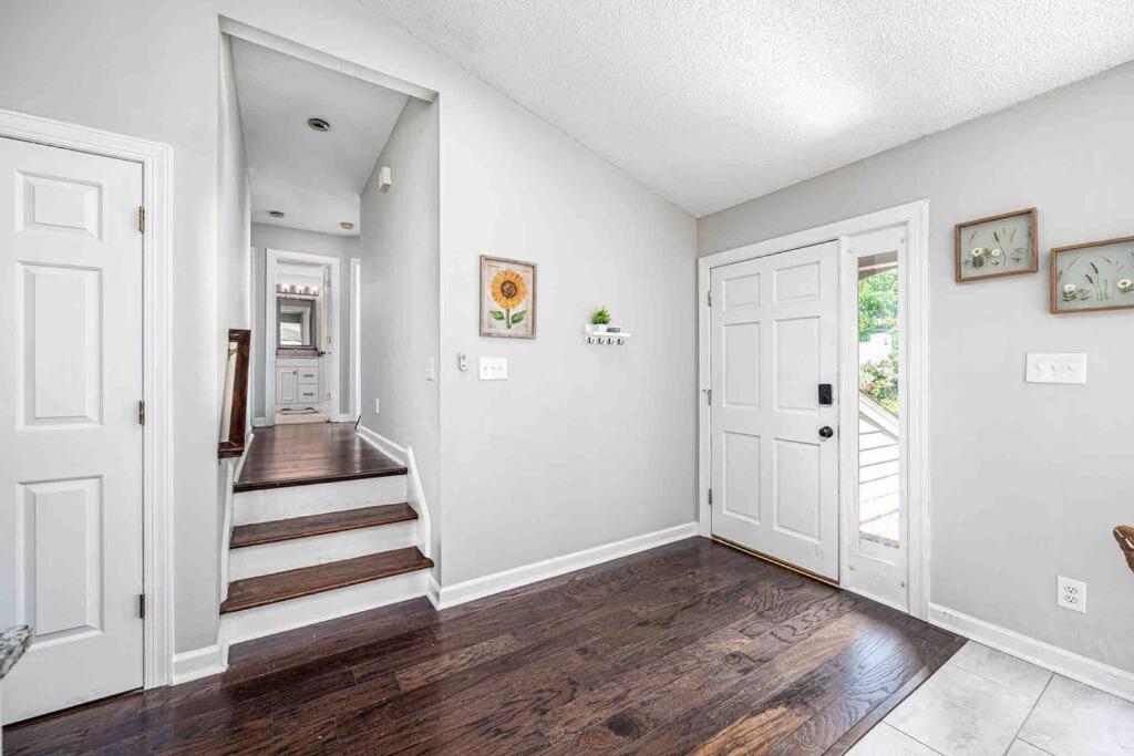 | Cozy Boho Kildaire Farms Home- near Downtown