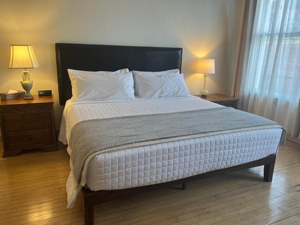 | Canyon Rose Suites