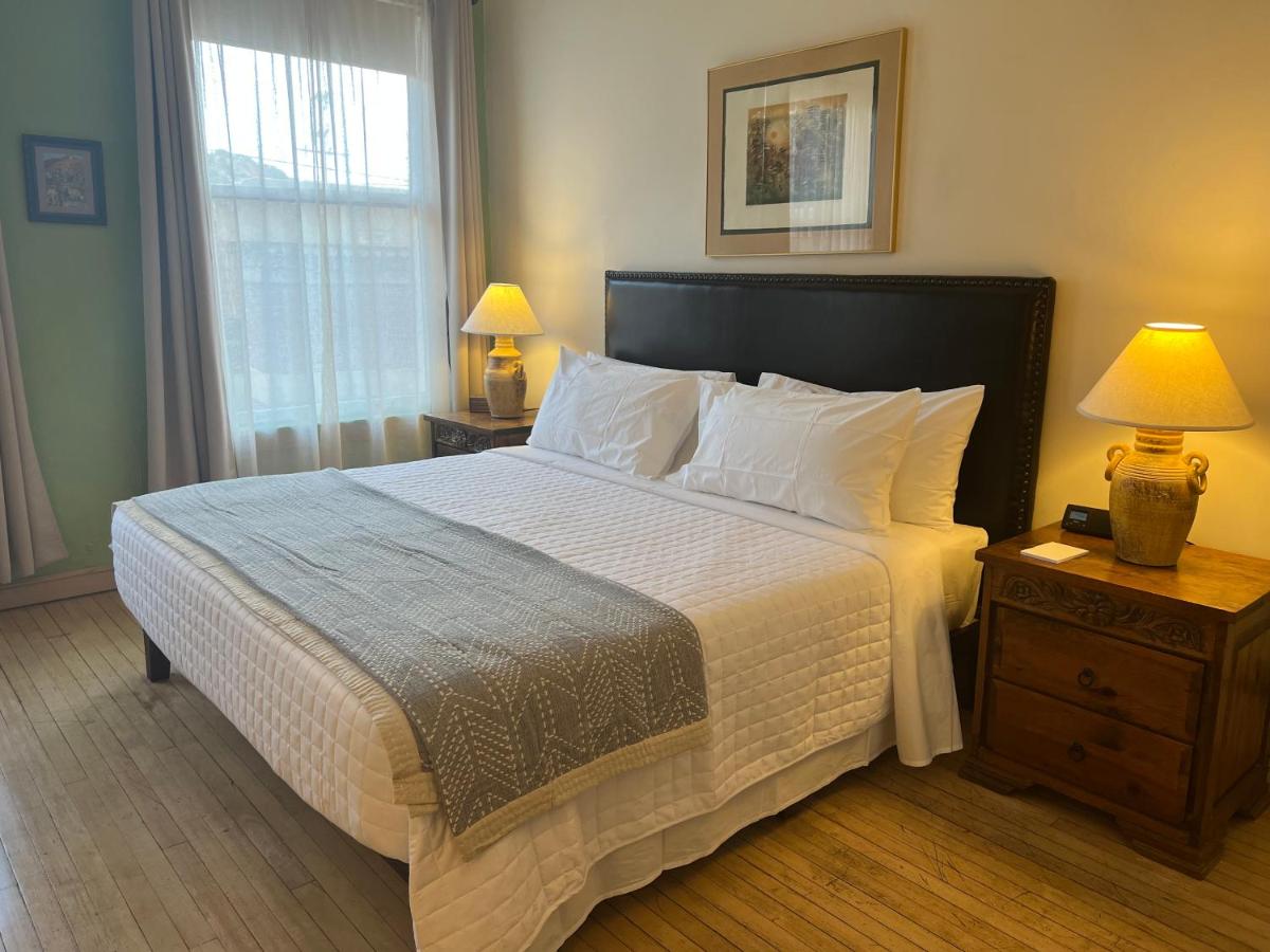 | Canyon Rose Suites