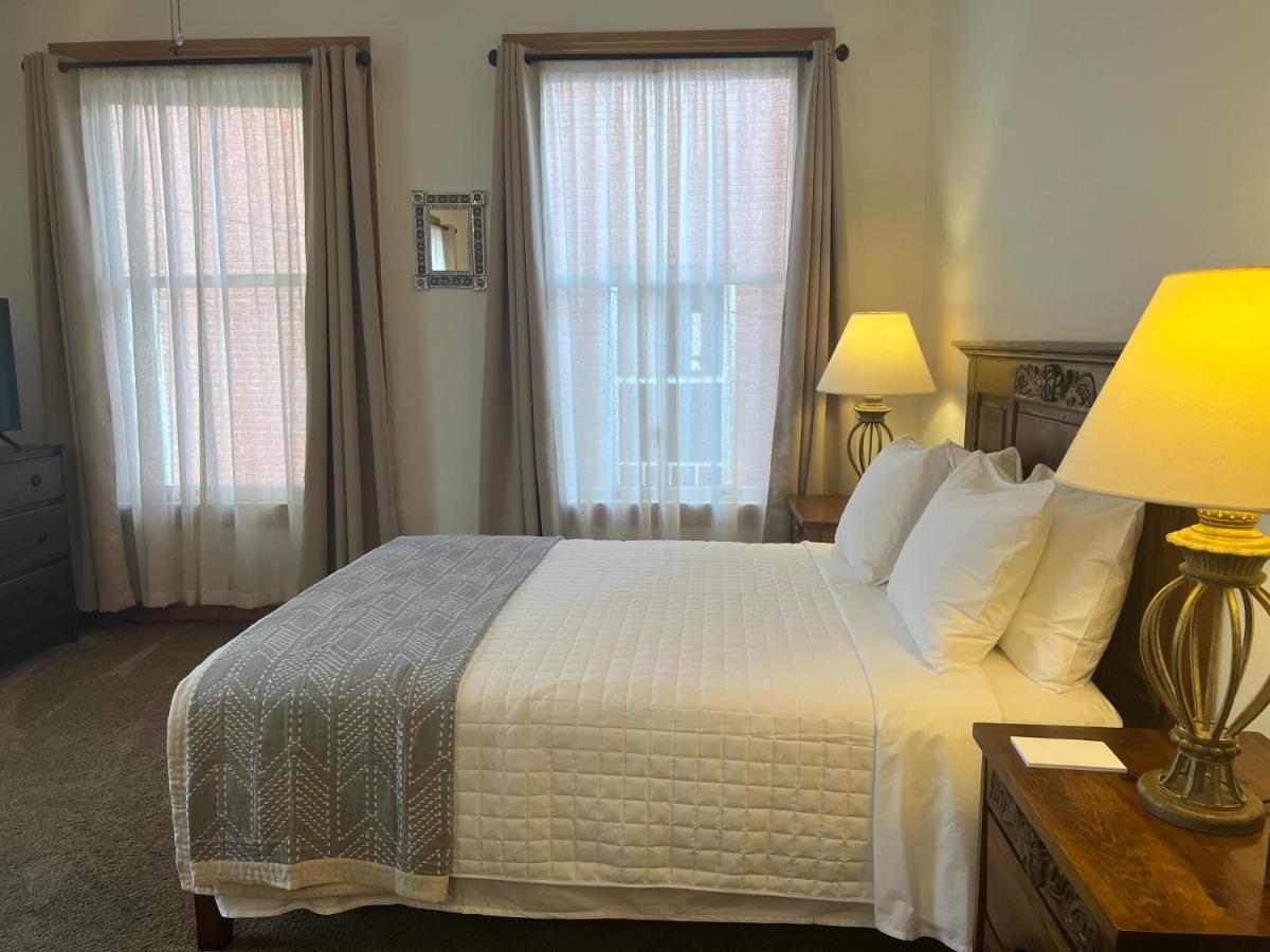 | Canyon Rose Suites
