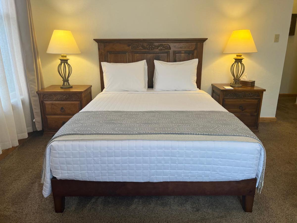 | Canyon Rose Suites