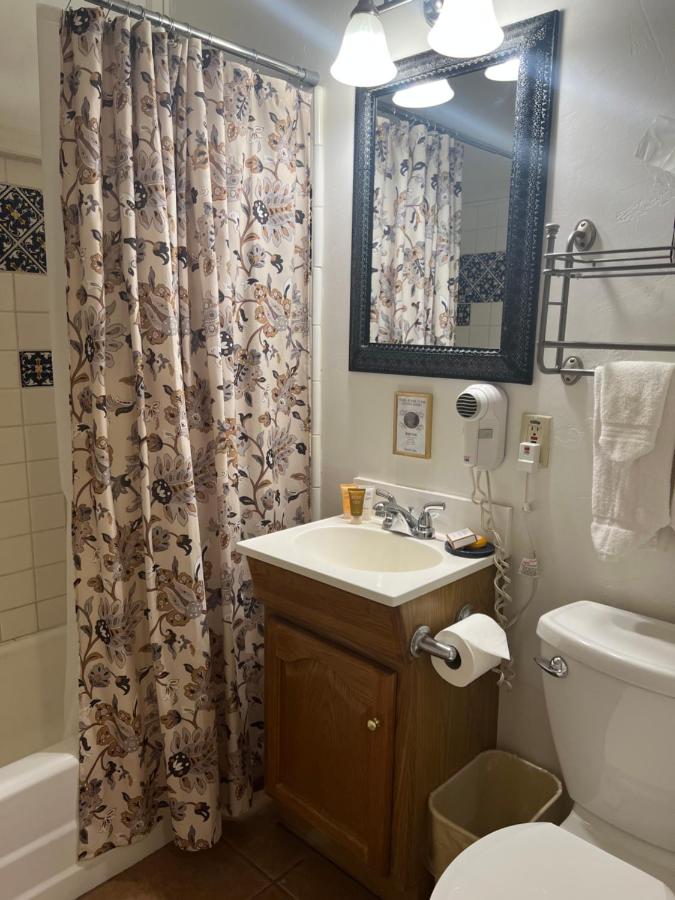 | Canyon Rose Suites