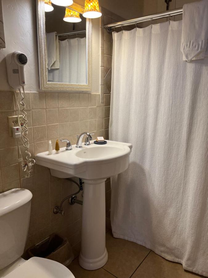| Canyon Rose Suites