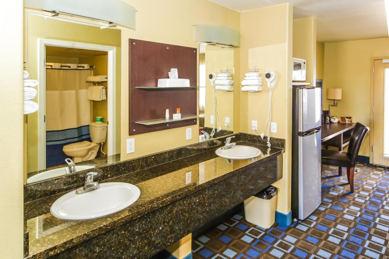 Beach Suite 2 Queen Upper Level at The Nautical Beachfront Resort