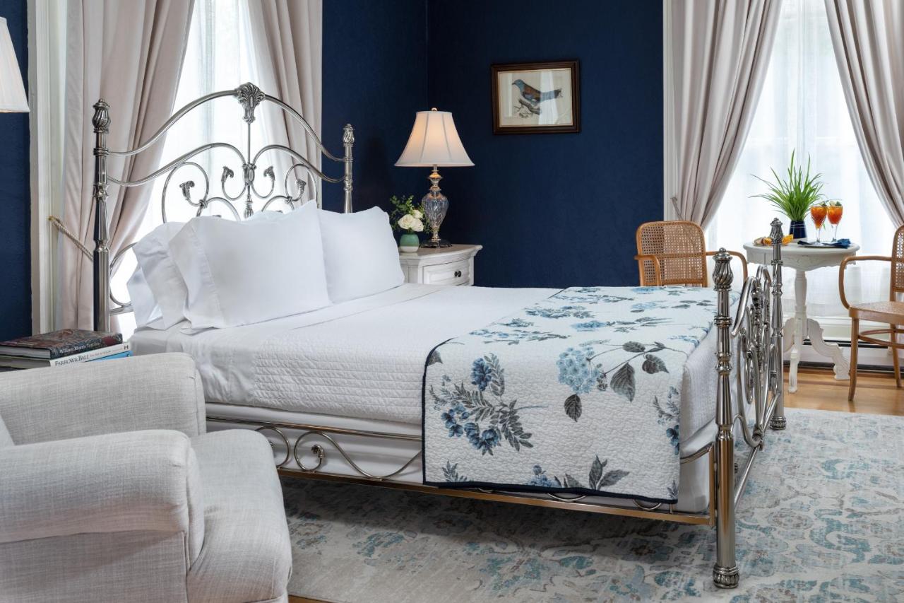| Landmark Inn