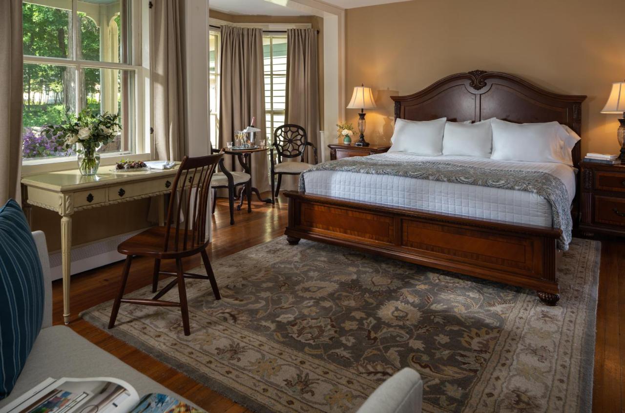 | Landmark Inn