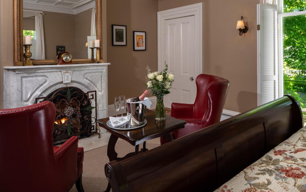 | Landmark Inn