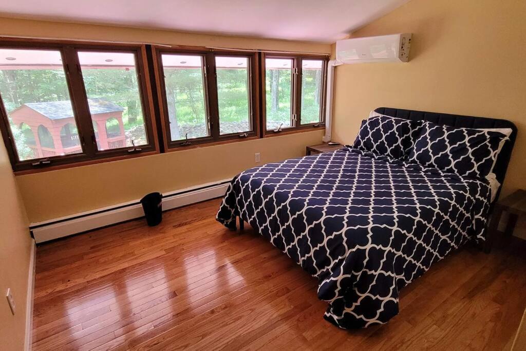 | Sunset Estate in the Catskills