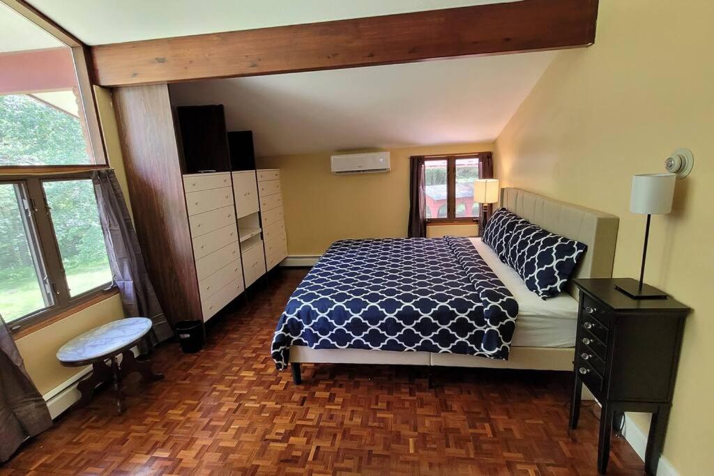 | Sunset Estate in the Catskills