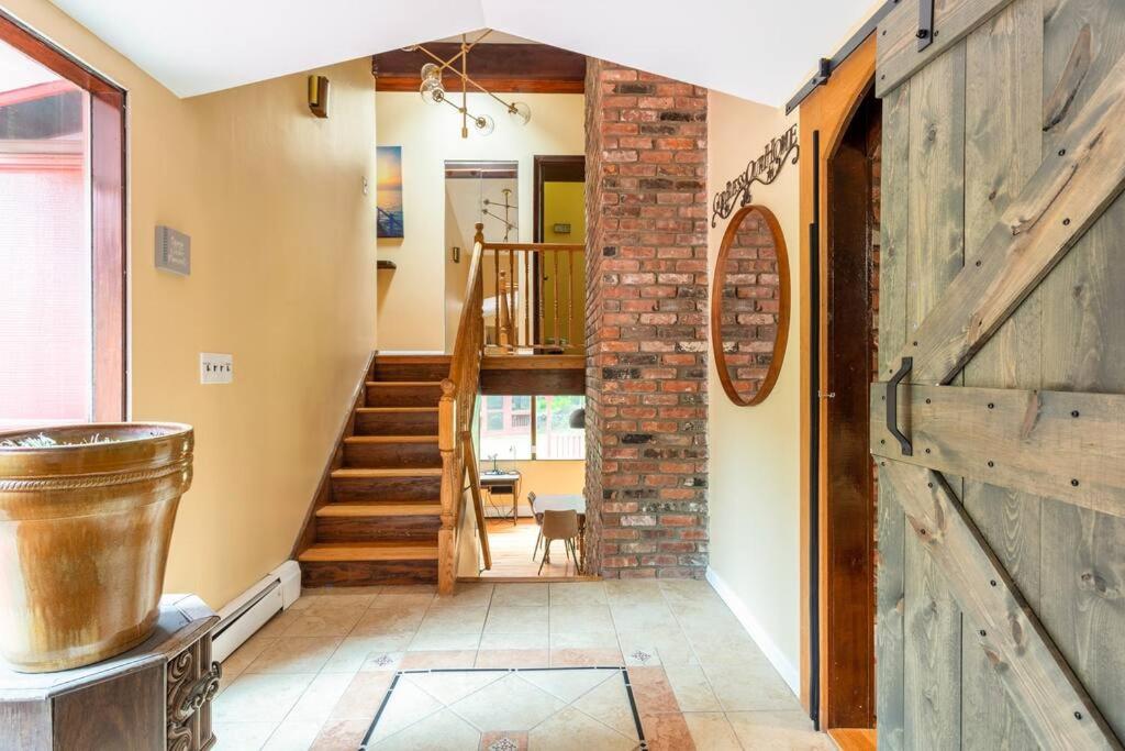 | Sunset Estate in the Catskills