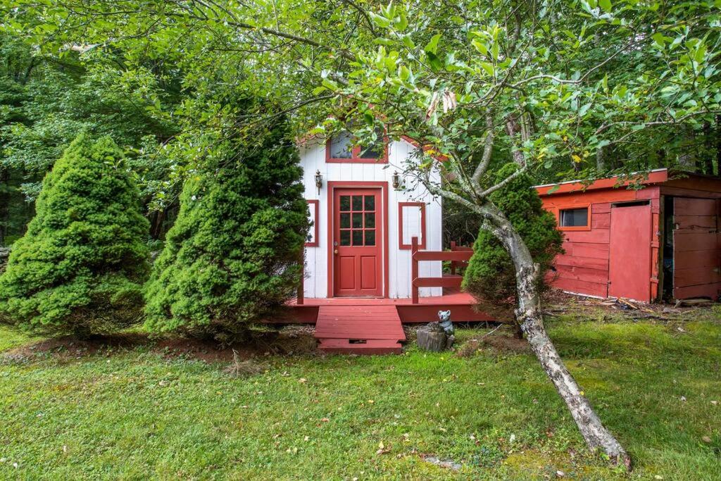 | Sunset Estate in the Catskills