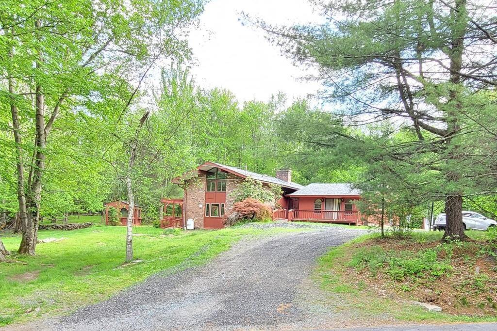 | Sunset Estate in the Catskills