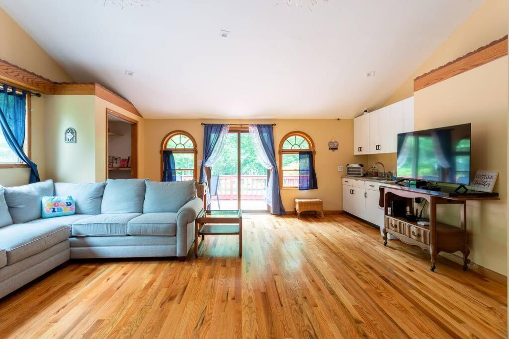 | Sunset Estate in the Catskills