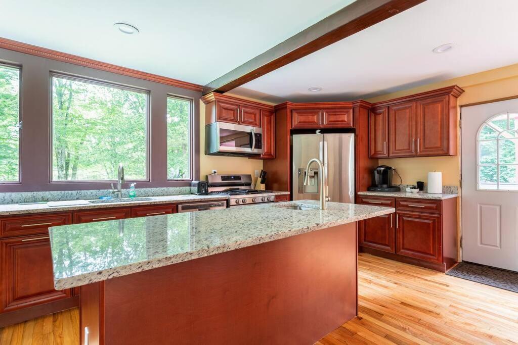 | Sunset Estate in the Catskills