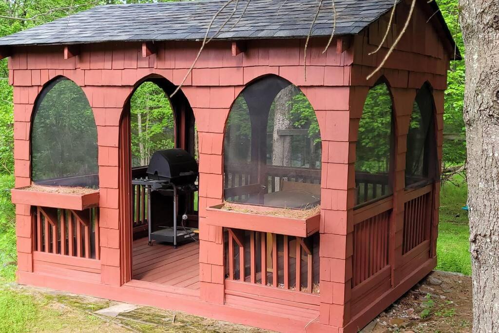 | Sunset Estate in the Catskills