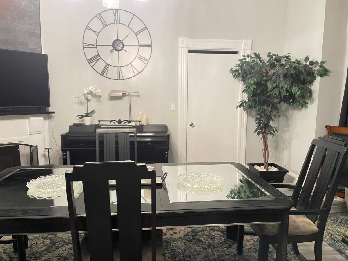 | Green House Gallery Economy Full Size Bedroom