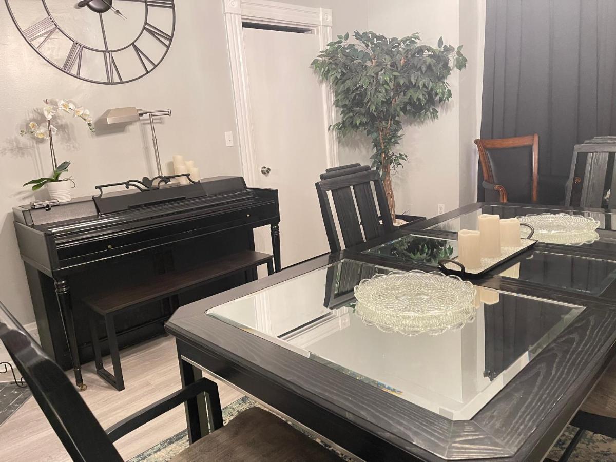 | Green House Gallery Economy Full Size Bedroom