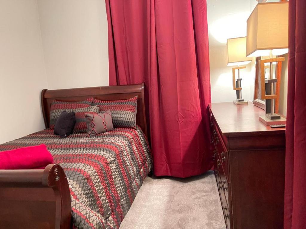 | Green House Gallery Economy Full Size Bedroom
