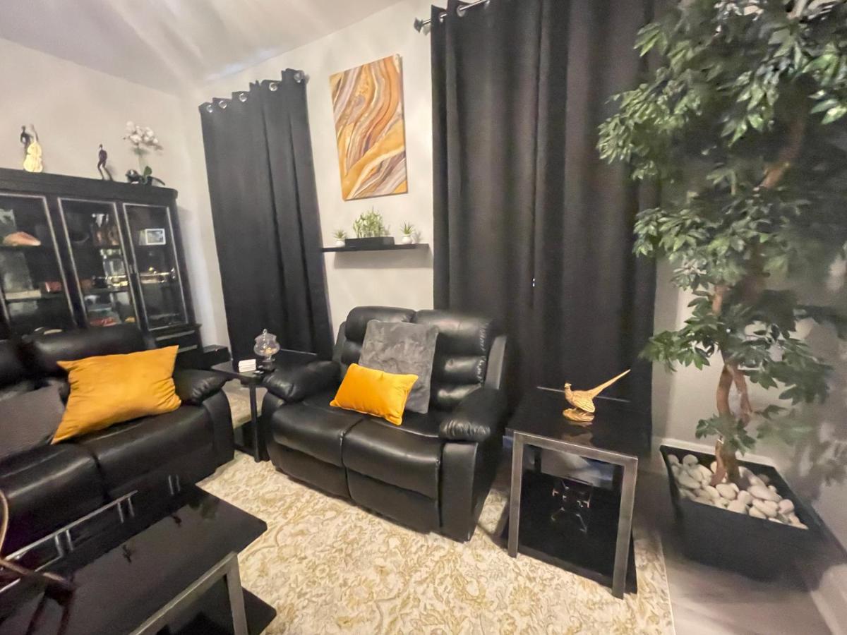| Green House Gallery Economy Full Size Bedroom