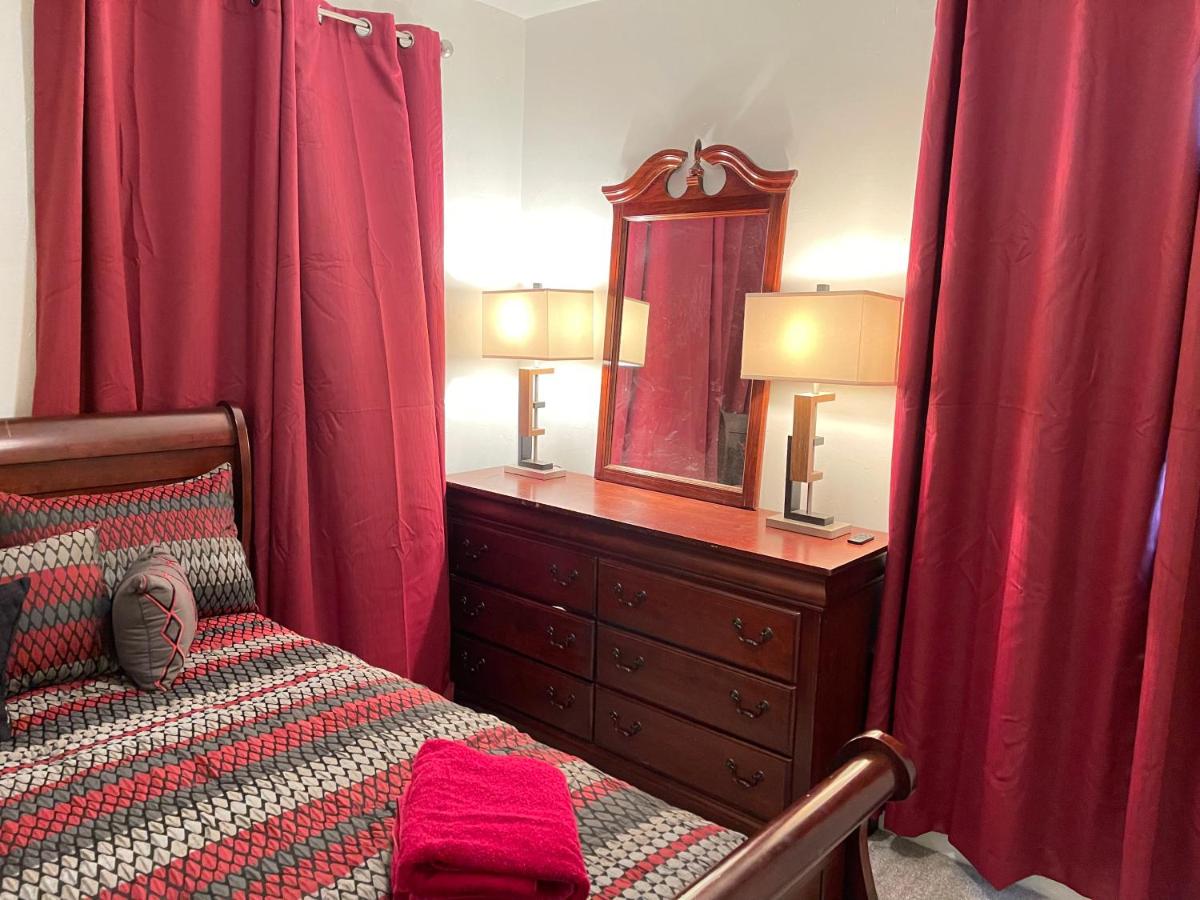 | Green House Gallery Economy Full Size Bedroom